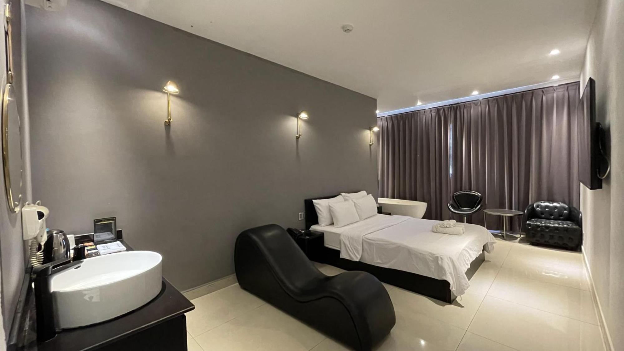 A In Hotel Riverside โฮจิมินห์ซิตี้ ภายนอก รูปภาพ
