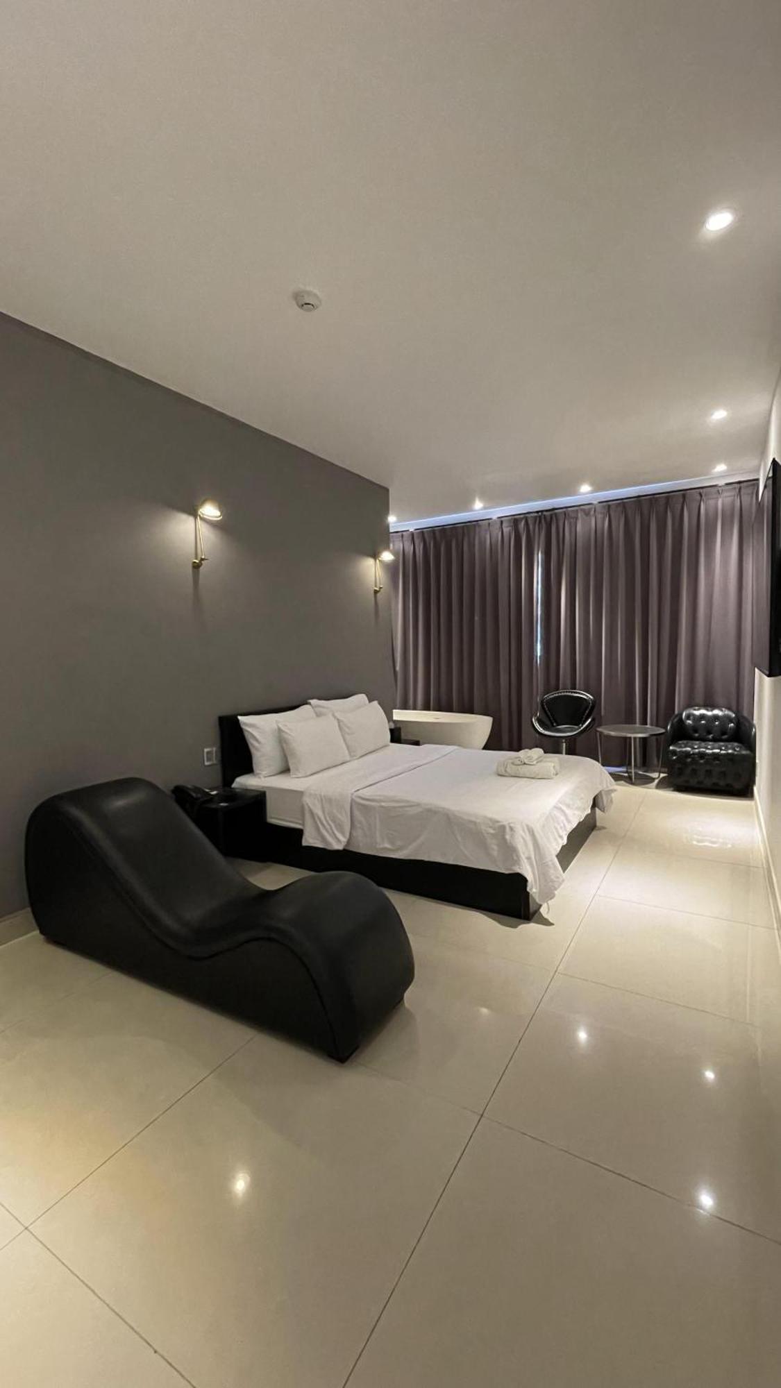 A In Hotel Riverside โฮจิมินห์ซิตี้ ภายนอก รูปภาพ